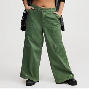 NWT Torrid High-Rise Baggy Wide Leg Cargo pant size 18 regular 2 2x